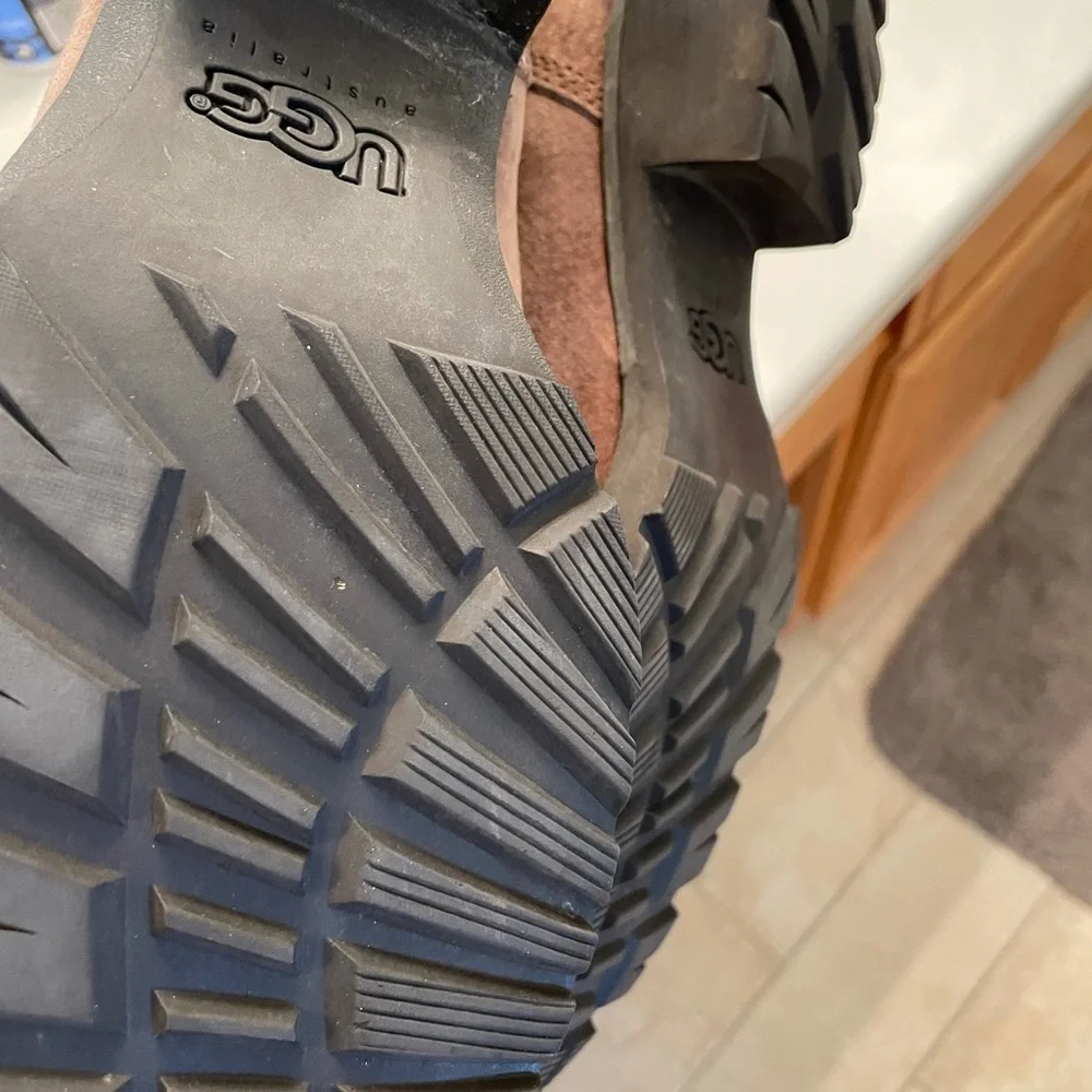 Used once. Ugg Maddison 1912 Boots sz 9.5M - Picture 9 of 10